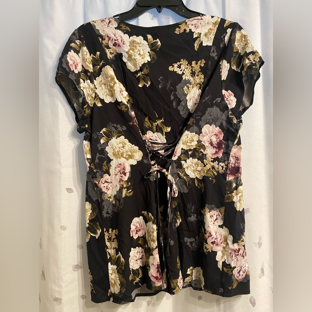 Torrid floral blouse